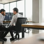 Dlaczego warto porównywać kurs i opłatę przelewu osobno przy transakcjach w SEK?